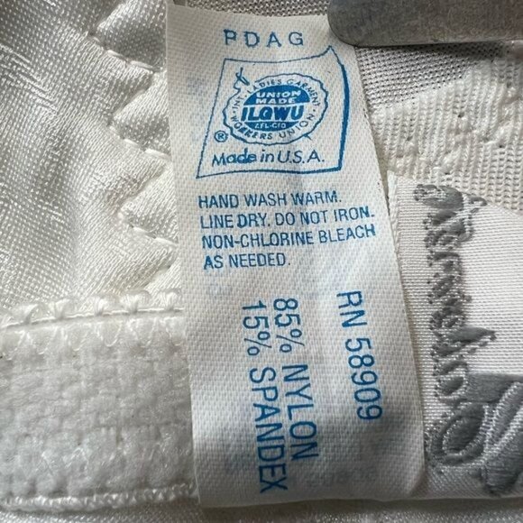 Vintage Cabernet Firm Control Garter Belt – Made in USA (M) - Picture 5 of 5